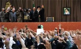 رهبر انقلاب در حرم رضوی: اقتصاد مساله اولویت‌دار کشور است