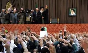 رهبر انقلاب در حرم رضوی: اقتصاد مساله اولویت‌دار کشور است
