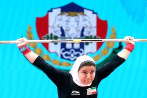 نخستین زن وزنه‌بردار ایرانی در مسابقات قهرمانی جهان