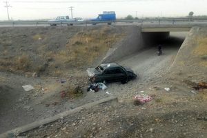 سقوط پراید از پل در جاده نیشابور / دختر ۶ ساله کشته شد