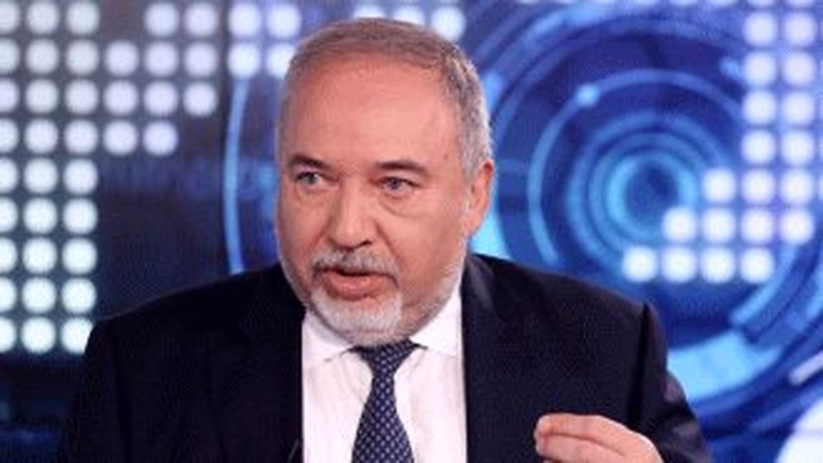 لیبرمن: دعوت نتانیاهو برای تشکیل دولت وحدت فریبی سیاسی است / او می خواهد مسئله را به دور سوم انتخابات بکشاند