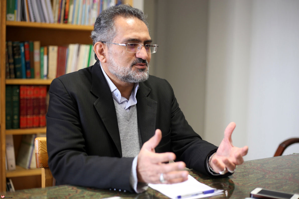 گاهی در مجلس شاهد نوعی نفاق و دورویی در نظرات نمایندگان هستیم/ بعضی نمیخواهند مردم و تشکلهای سیاسی از مواضع آنها خبردار شوند