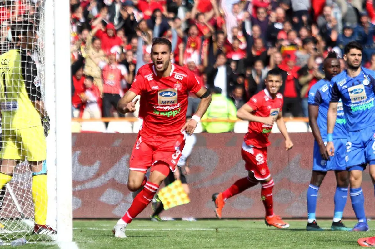 حضور افسران نادو در دربی ۹۰