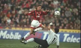 نیمه سرخ مقابل نیمه آبی میلان