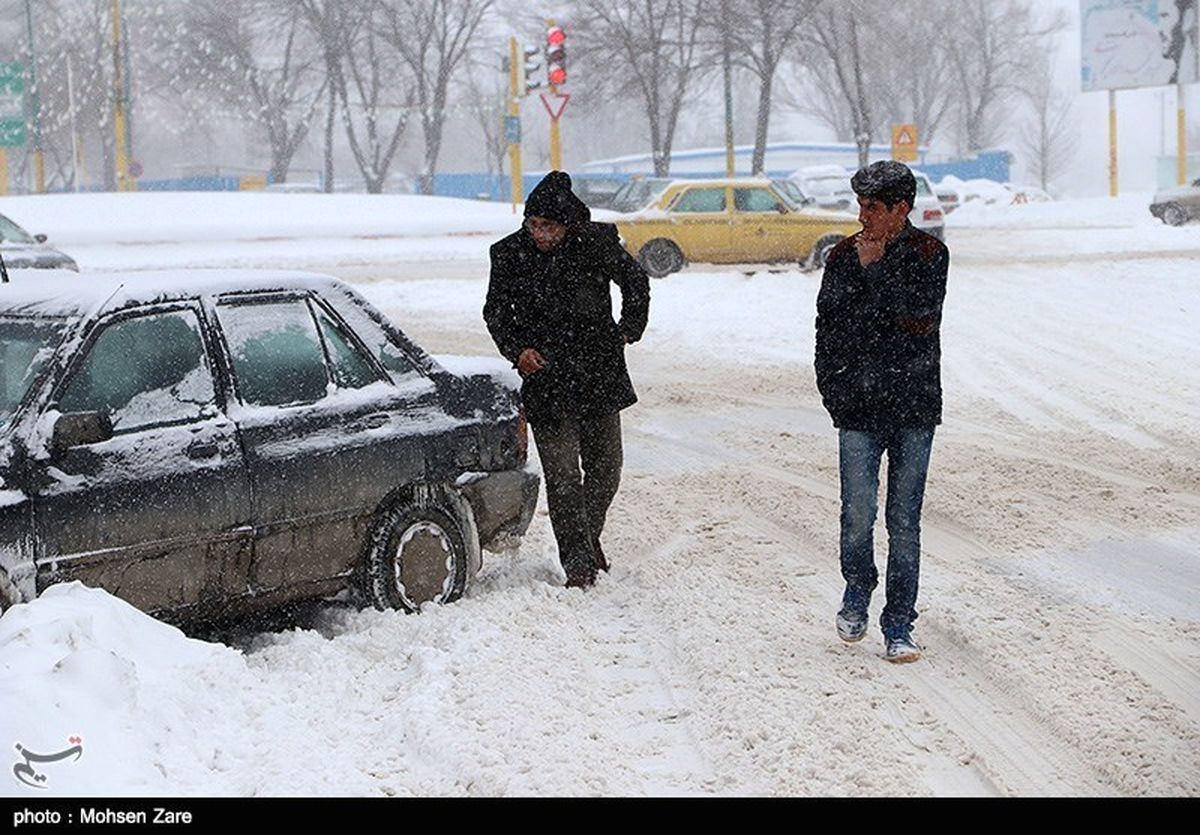 امدادرسانی به افراد گرفتار در برف و کولاک در ۱۲ استان کشور