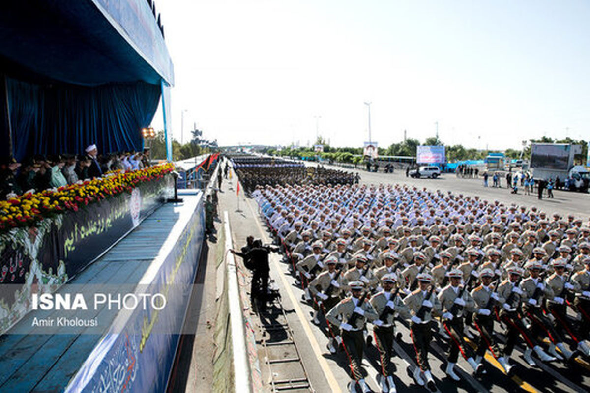 آغاز رژه نیروهای مسلح با حضور رئیس‌جمهور /حضور فرماندهان ارشد نظامی در مراسم