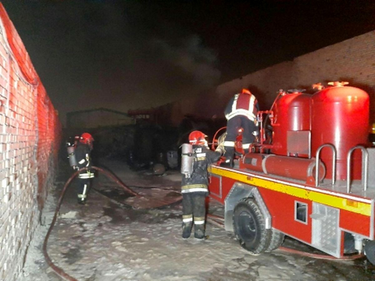 کارگاه تولید مشتقات نفتی عسگریه مشهد در آتش سوخت