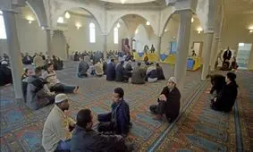 حمله یک خودرو به مسجدی در شرق فرانسه + عکس و فیلم