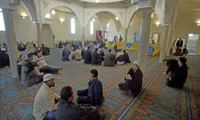حمله یک خودرو به مسجدی در شرق فرانسه + عکس و فیلم