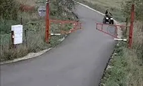 فیلم باورنکردنی از موتورسواری ناشیانه یک زن + فیلم