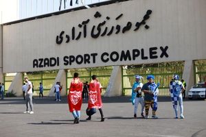 این ساندویچ را در ورزشگاه آزادی 20 هزار تومان می‌فروشند/ عکس