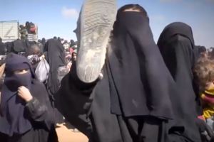 غوغای سوگلی‌های داعش در اردوگاه «الهول» / از اعترافات تلخ مادمازل «M» تا زنی که با چاقو یک سرباز را ناکار کرد + فیلم