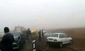 فیلم/ مچاله‌شدن خودروها در تصادف زنجیره‌ای در اتوبان مشهد