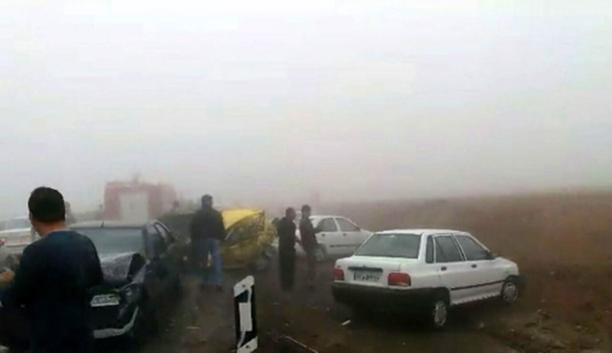 فیلم/ مچالهشدن خودروها در تصادف زنجیرهای در اتوبان مشهد