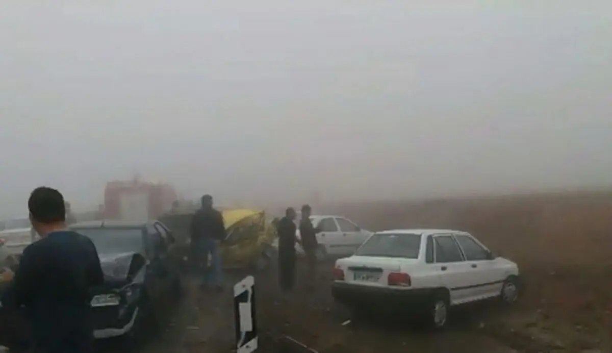فیلم/ مچاله‌شدن خودروها در تصادف زنجیره‌ای در اتوبان مشهد