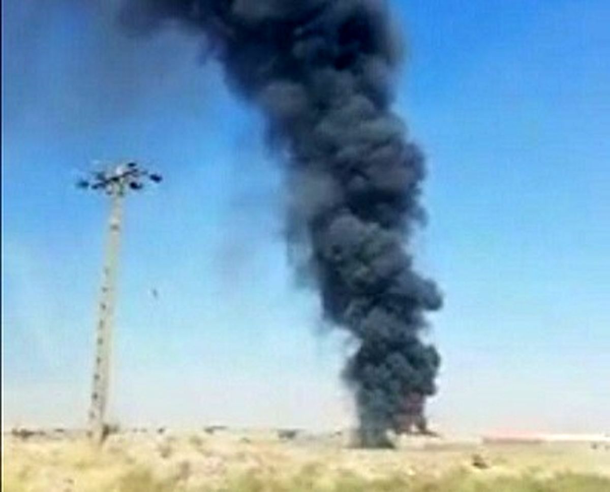 آتش سوزی انبار کارخانه رنگ در حومه مشهد