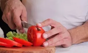 ۱۰ میان وعده غذایی مفید با ۱۰۰ کالری؛ مراقب میان وعده‌های چاق کننده باشید!