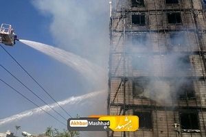 آتش سوزی نمای ساختمان در حال احداث در بلوار دانشجو مشهد
