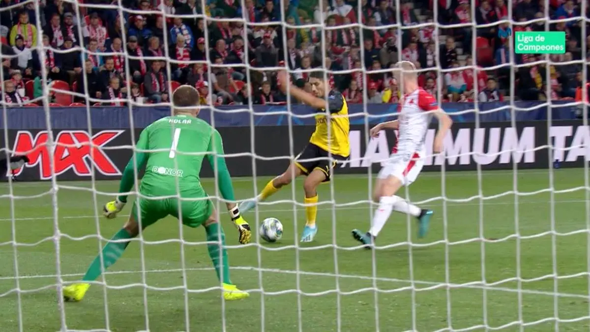 اشرف روزی یکی از بهترین مدافعان دنیا می شود