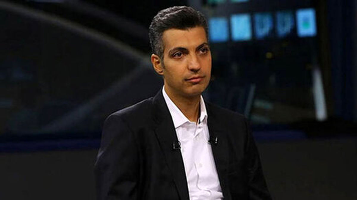 عادل فردوسیپور "فوتبال علیه دشمن" را میخواند/عکس