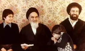 چرا سيداحمد چند روز پشت سر امام نماز نخواند؟