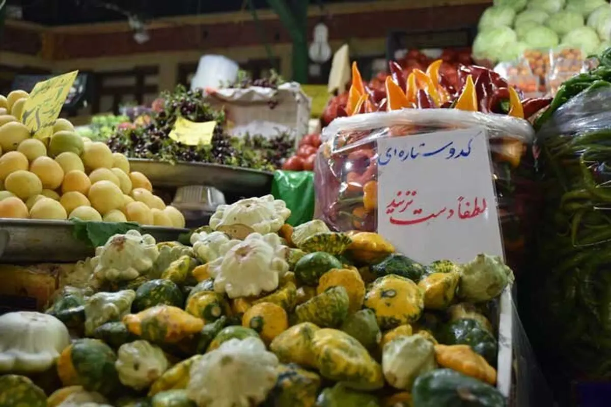 میوه، دانه‌ای ۱۲۰ هزار تومان! / خودنمایی میوه‌های قاچاق با اسم‌های عجیب و غریب در مغازه‌های شمال شهر