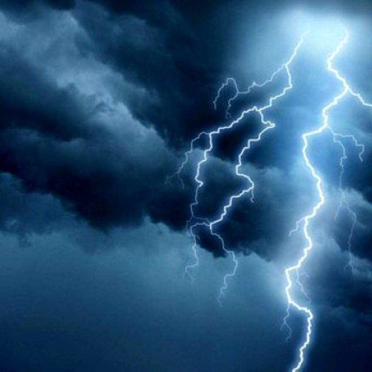 صاعقه جان یک نفر را در میناب گرفت
