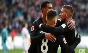 گلادباخ صدرنشین شد