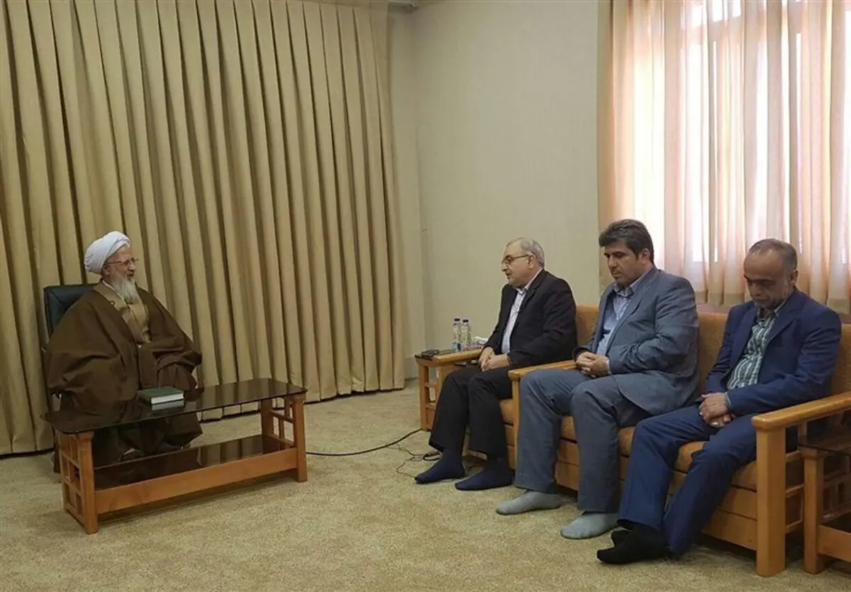 استاندار قم با آیت‌الله جوادی آملی دیدار کرد