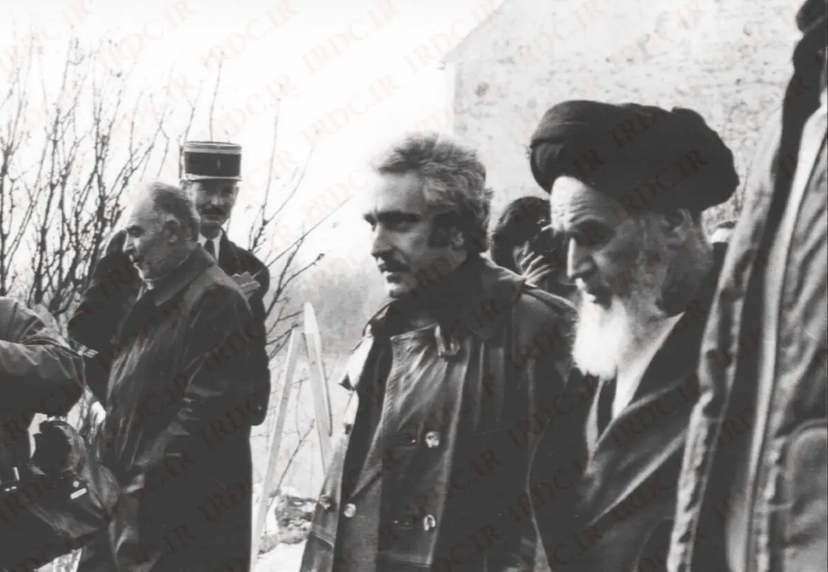 ویدئویی منتشر نشده از لحظات حضور امام خمینی(س) در نوفل لوشاتو