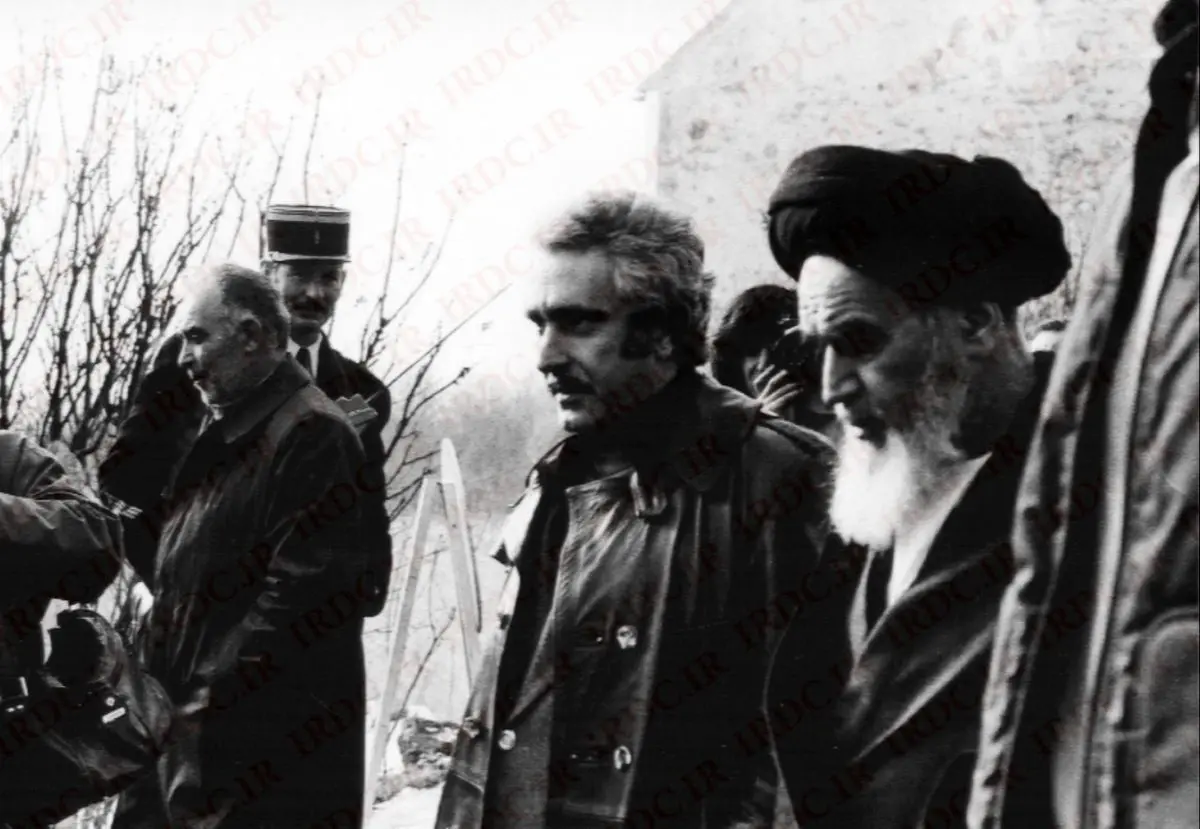 ویدئویی منتشر نشده از لحظات حضور امام خمینی(س) در نوفل لوشاتو