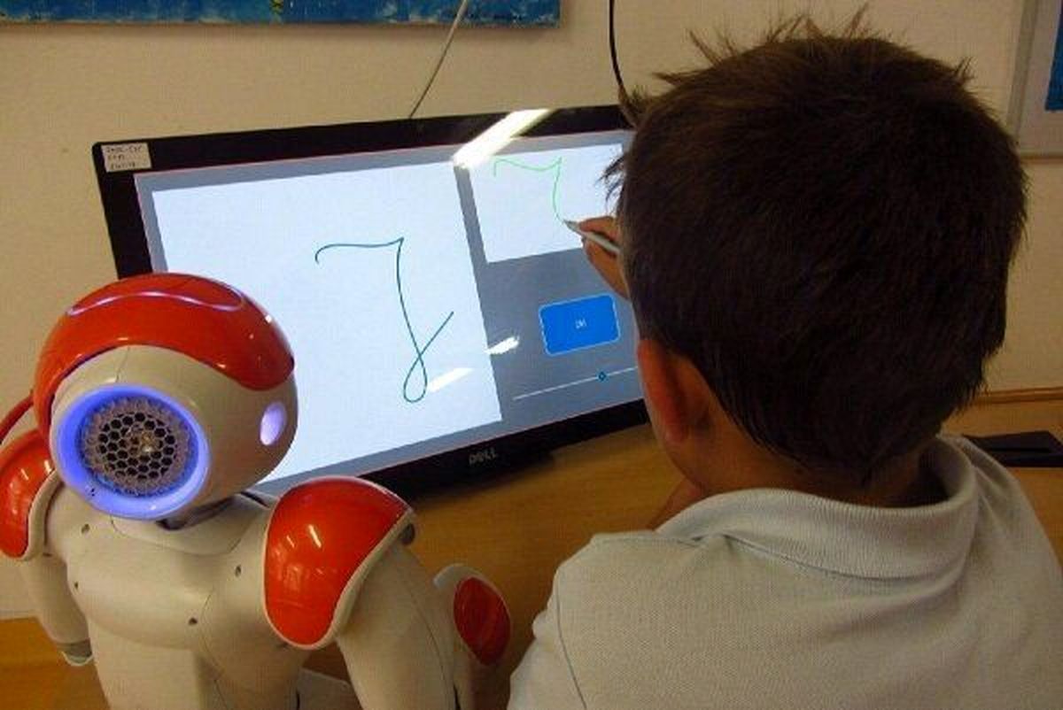 افزایش مهارتهای نوشتاری کودکان با روبات