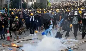 برخورد کوکتل‌مولوتف به خبرنگاری در تظاهرات هنگ کنگ + فیلم