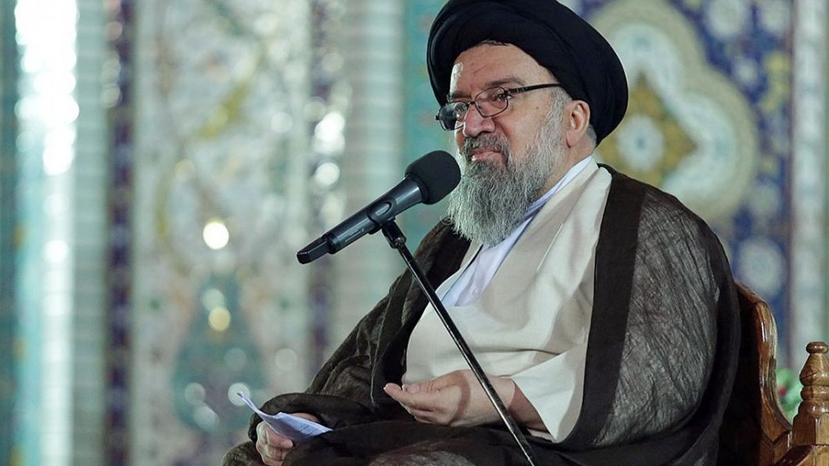 انتقاد احمد خاتمی از وضعیت حجاب در قم: اعتراف کردهاند که به آنها پول میدهند، اطراف صفائیه ساعتی قدم بزنند تا حریم بشکنند