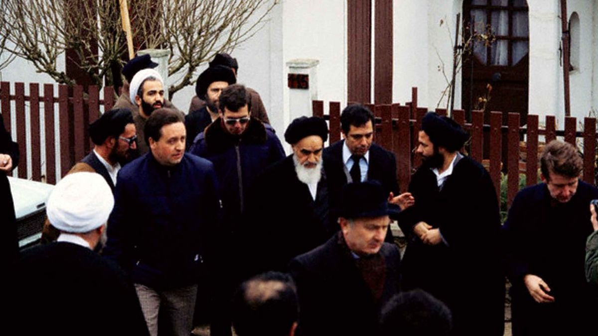 ماجرای مخالفت شاه با اخراج امام از فرانسه: «این کار را به حساب من خواهند گذاشت»