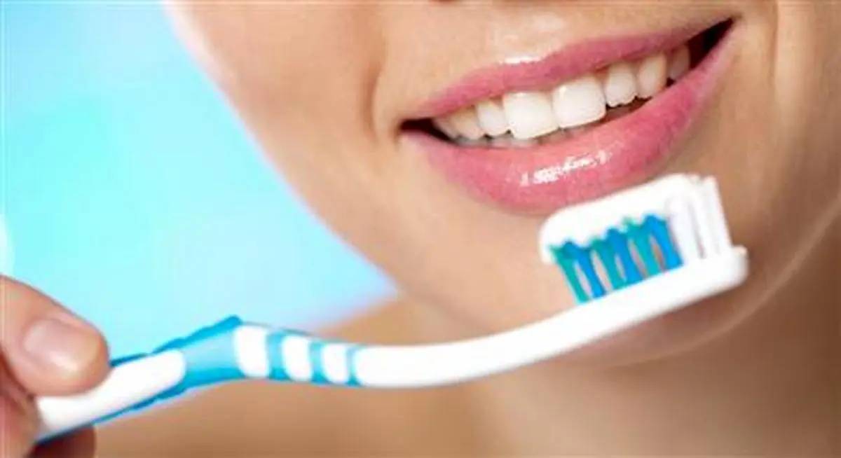 اگر مسواک نزنید، چند بیماری هولناک به جانتان می‌افتد / لیست موادغذایی آسیب‌رسان به دندان