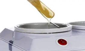 مومک و طرز استفاده از آن برای رفع موهای زائد