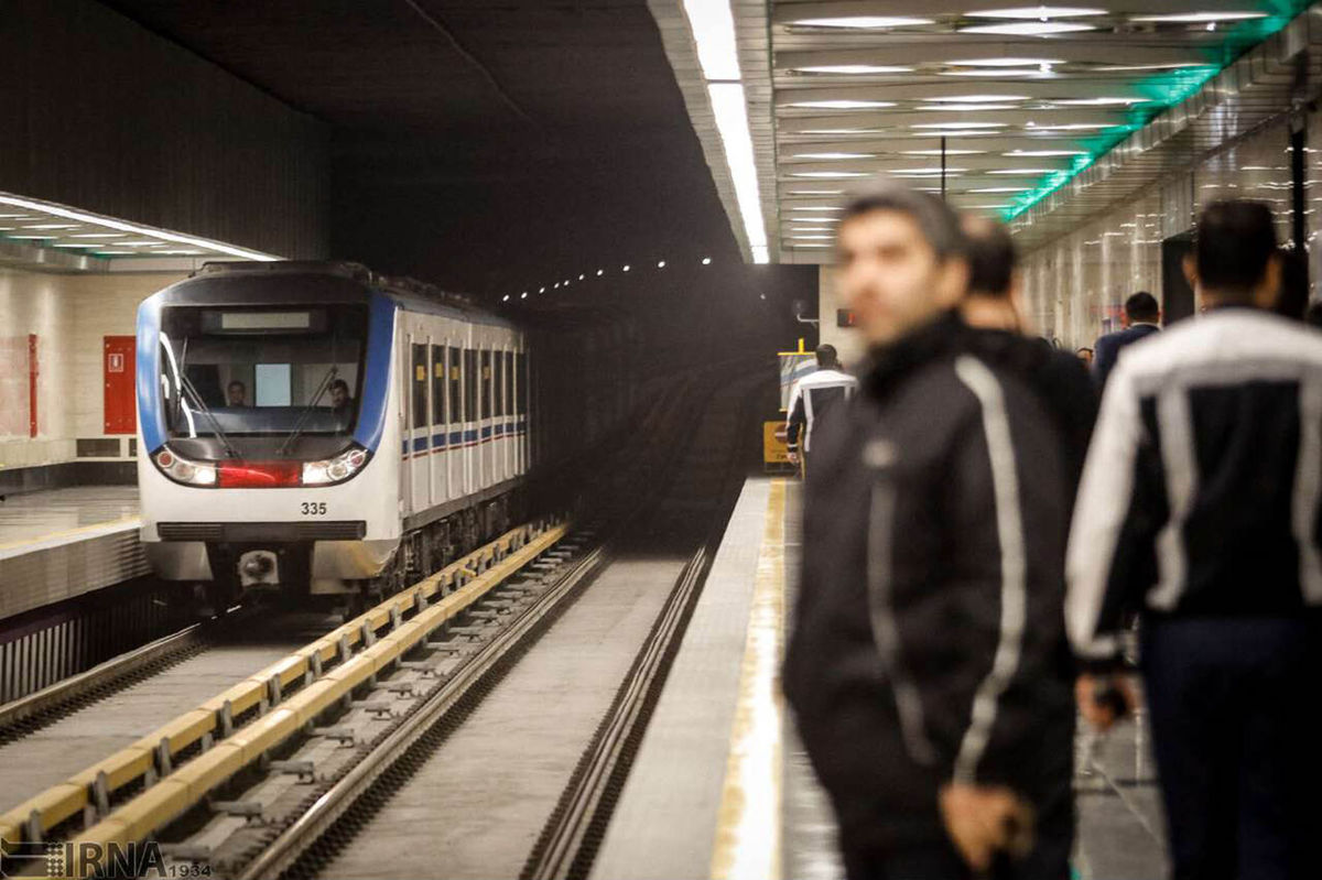 مسافران خط یک مترو تهران تخلیه شدند