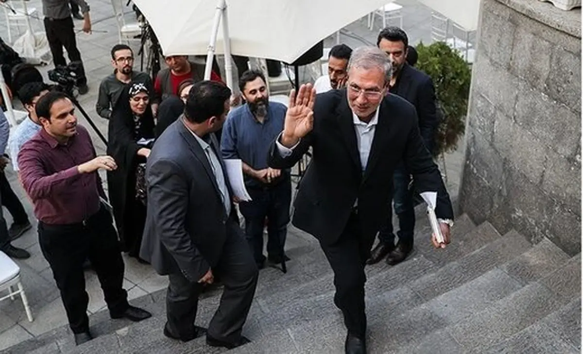 پاسخ‌های صریح ربیعی به سوالاتی درباره سرنگ‌های آلوده در روستای چنار محمودی، خبرهای مجازی درباره آقازاده‌ها و ...