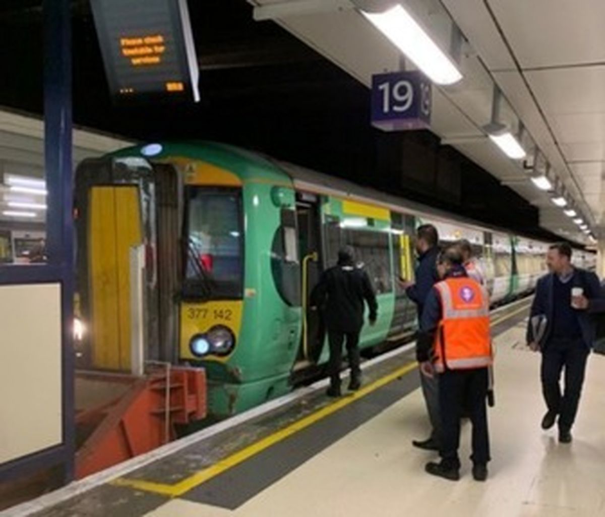برخورد قطار لندن 168 کشته و زخمی داشت