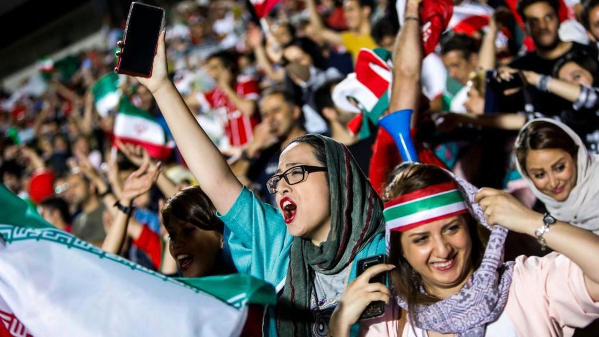 جیغ بنفش بر مجذور سه هزار و پانصد و خردهای