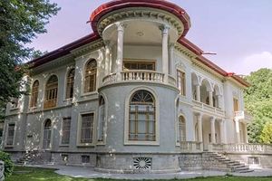 فریادها و سلفی مسافران نوروزی پایتخت پشت درهای بسته کاخ سعدآباد