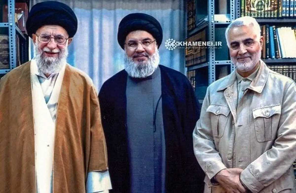 یک تصویر جدید از سردار سلیمانی و سید حسن نصرالله در کنار رهبر انقلاب