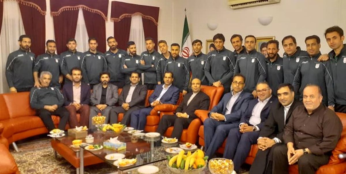 اعضای تیم ملی فوتسال در ضیافت شام کنسولگری ایران در آستاراخان
