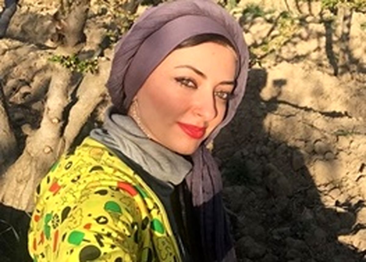 عکس/ بازیگر زن در کنار آتشنشانان بندر ماهشهر