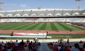 کمتر از ١٠٠٠ نفر در آزادی