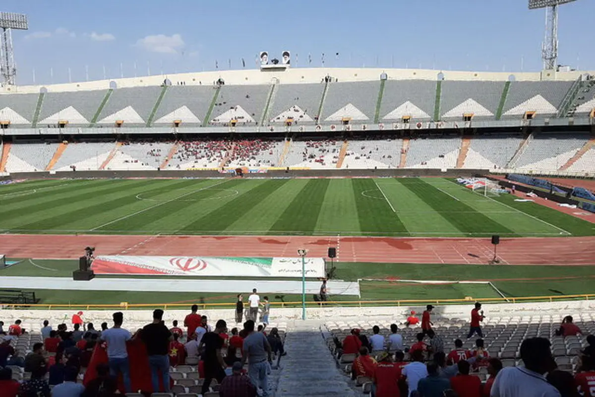 کمتر از ١٠٠٠ نفر در آزادی