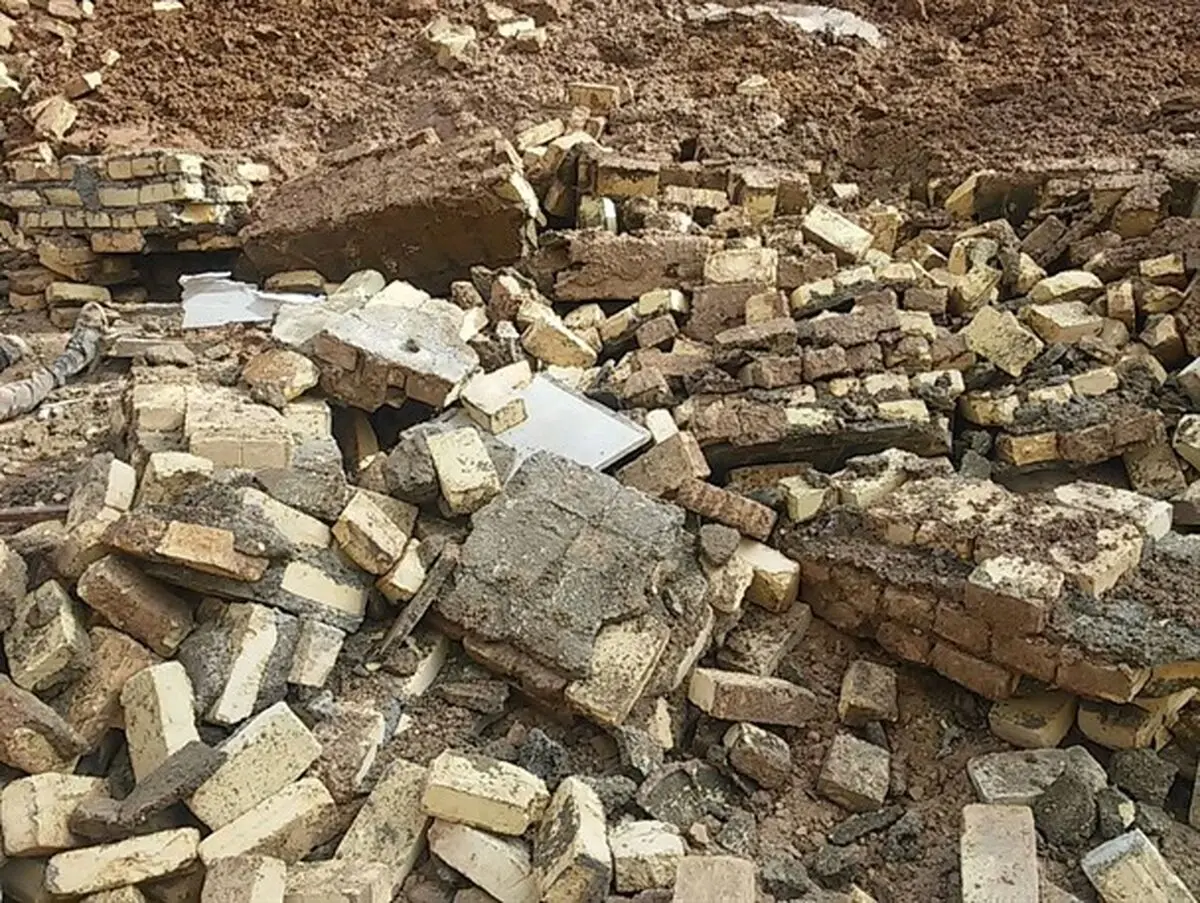 حادثه وحشتناک ریزش دیوار و جان باختن کارگران در اردکان یزد + فیلم