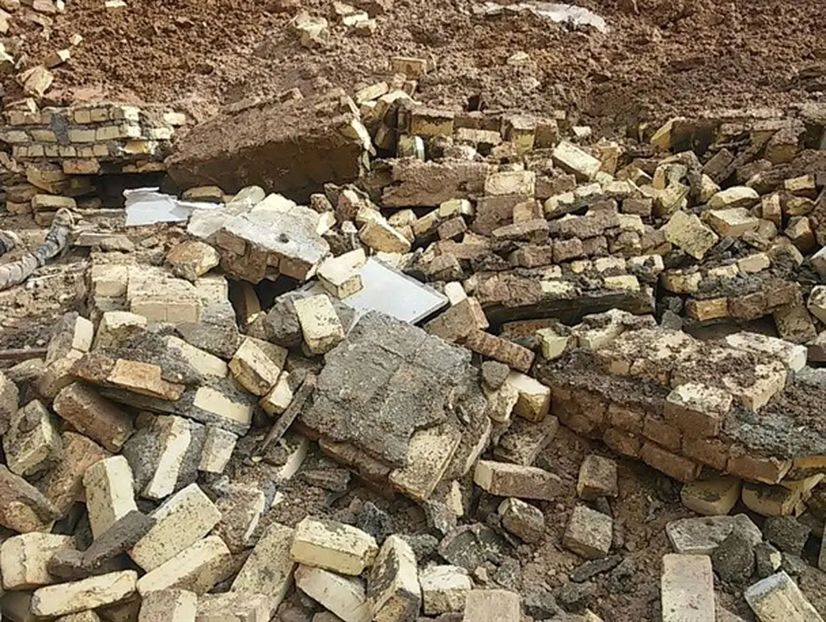 حادثه وحشتناک ریزش دیوار و جان باختن کارگران در اردکان یزد + فیلم
