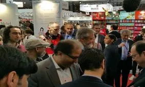 بازدید اولاند از غرفه ایران در نمایشگاه کتاب پاریس+عکس